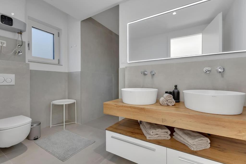 Apartman Delux With Private Pool - Makarska Exklusiv Тучепи Экстерьер фото