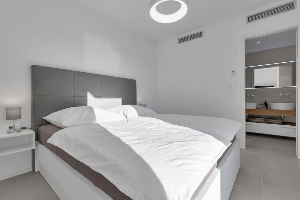 Apartman Delux With Private Pool - Makarska Exklusiv Тучепи Экстерьер фото